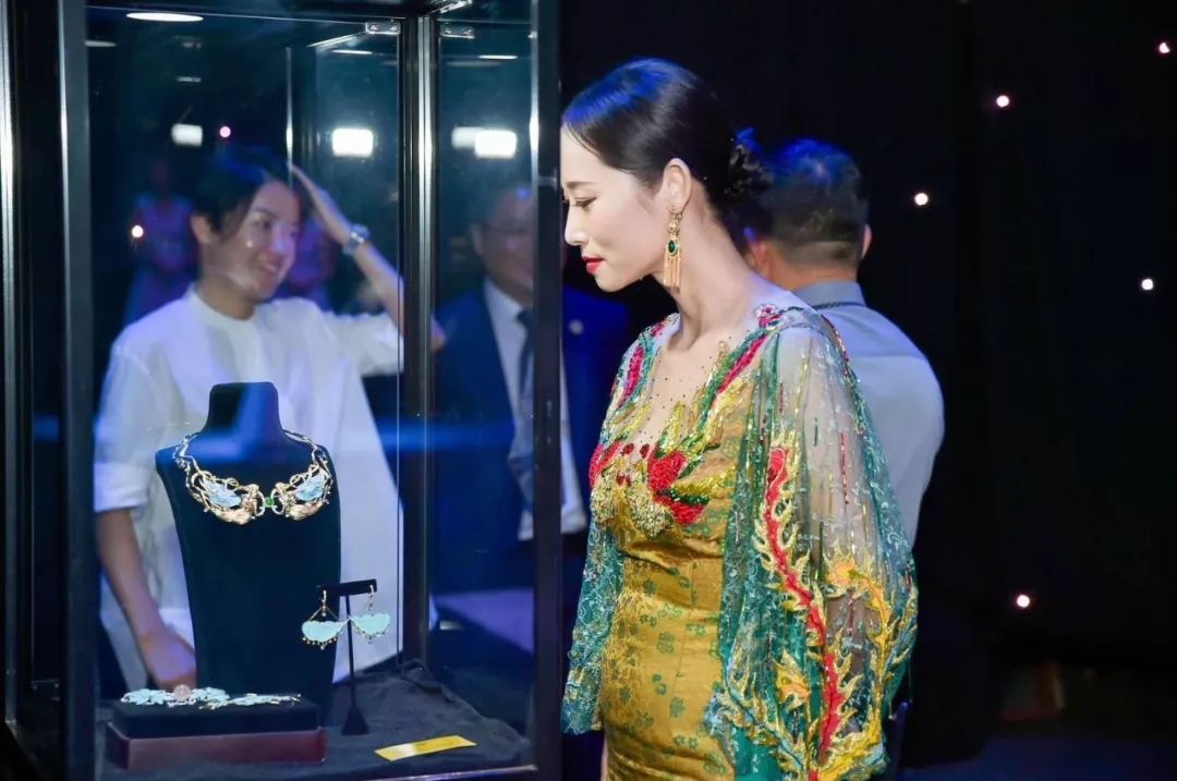 第4届"天工精制"国际时尚珠宝设计大赛盛放纵行，，，，，，尊龙凯时荣获两项大奖-尊龙凯时珠宝官网  珠宝批发龙头企业